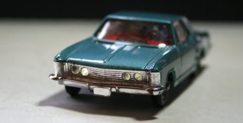 CORGI TOYS 245 60’S GREAT BRITAIN VINTAGE DIE CAST TOY CAR BUICK RIVIERA TRANS-O-LITE IN BOX - Image 2