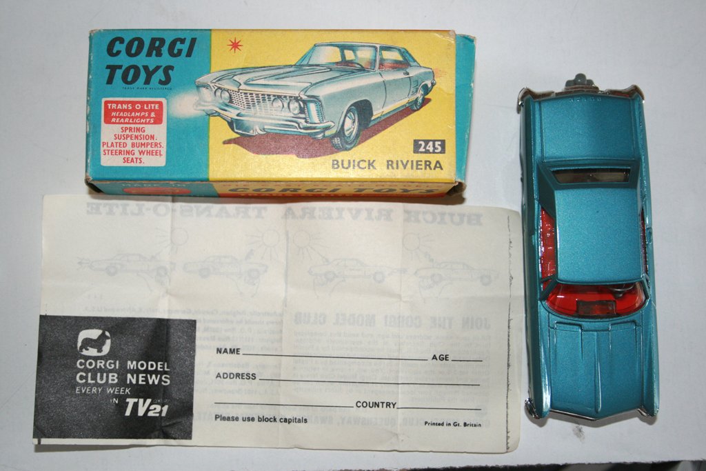 CORGI TOYS 245 60 S GREAT BRITAIN VINTAGE DIE CAST TOY CAR BUICK RIVIERA TRANS O LITE IN BOX Tin Toy Car