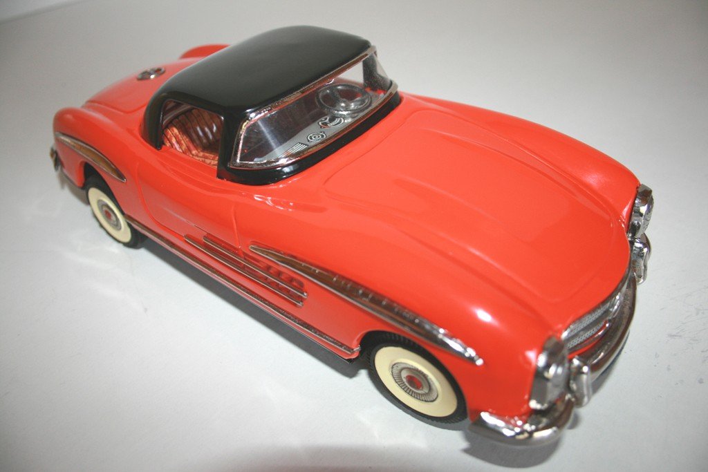 NOMURA/SHOWA 50’S 11 INCHES JAPAN BATTERY OPERATED VINTAGE TIN TOY CAR MERCEDES BENZ 300 SL