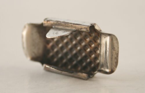 MASUDAYA VINTAGE TIN TOY SPACE PART  CAPSULE 5 ORIGINAL BATTERY COVER TIN LOCK - Image 3