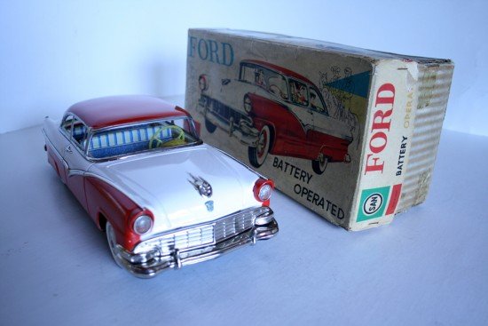 Marusan Kosuge 50’s Ford Fairlane Club 1956 Battery Operated