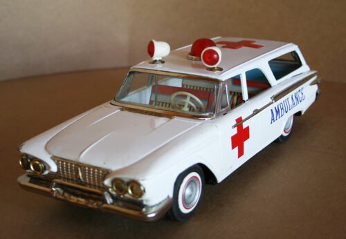 Ichiko Japan Plymouth 1961 Ambulance Station Wagon Friction 12.5 inches (30.7cm) original tin toy car - Image 3