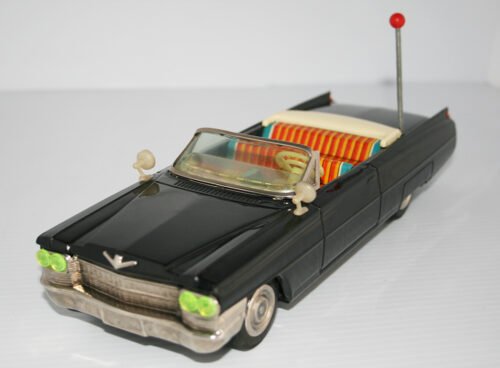 Ichiko Japan Cadillac 1963 Convertible with Speedometer Friction 11 inches (28 cm) original tin toy car - Image 3