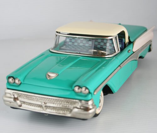 Yonezawa Yachio Ford 1958 Convertible with retractable Hardtop Friction 11inches (28cm) original tin toy car - Image 4