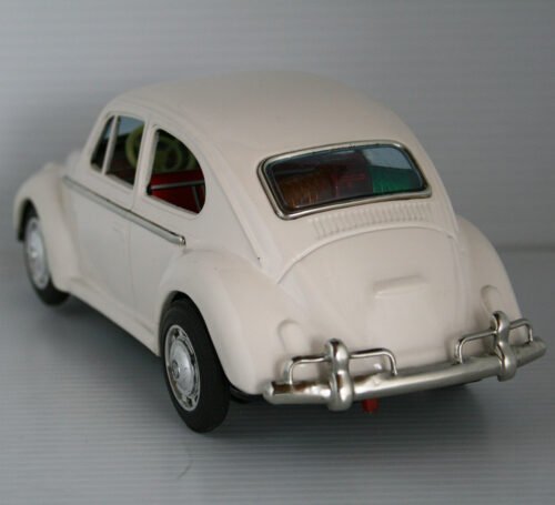 Taiyo 60’s Volkswagen Beetle Battery Operated 9.75 inches (25 cm) original tin toy car - Image 4