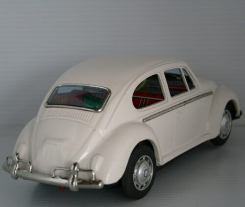 Taiyo 60’s Volkswagen Beetle Battery Operated 9.75 inches (25 cm) original tin toy car - Image 5
