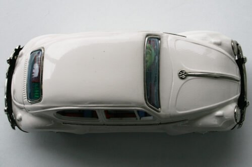 Taiyo 60’s Volkswagen Beetle Battery Operated 9.75 inches (25 cm) original tin toy car - Image 8
