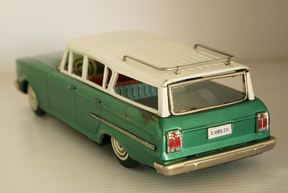 Proyect Bandai 60’s Nash Rambler Station Wagon, Friction 10.75 inches (27 cm) tin toy car - Image 4