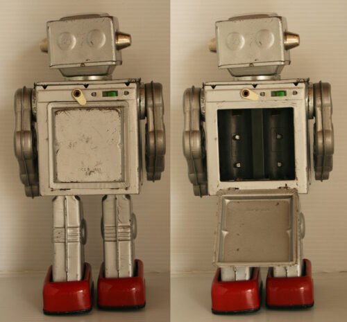 Horikawa 60’s Silver Astronaut Robot, Battery Operated 11.5 inches (29 cm) original tin toy Space Robot - Image 7