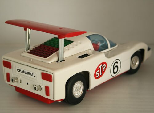 Alps Japan 60’s Chaparral 2F Racing Car Nº6 in Box Battery Operated 11 inches (28 cm) original plastic & tin toy car - Image 10