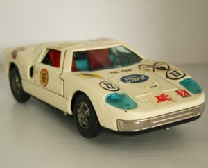 42BandaiTBCFordGT40WithStickers