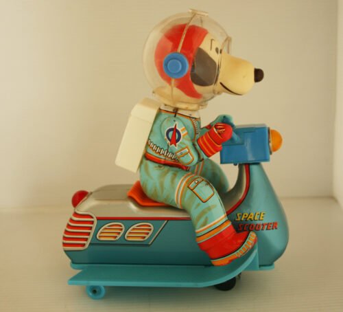Masudaya MT Japan 70’s Space Scooter with Snoopy Dog Battery Operated  8 inches (20 cm) original space tin toy - Image 7