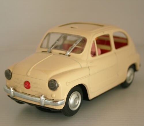 Tomiyama Japan 50’s Fiat 600 Battery Operated 8 inches (20 cm) original tin toy car - Image 3