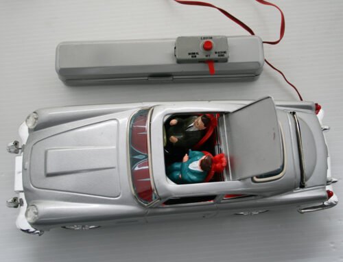 Daiya Japan 60’s Aston Martin in Box Battery Operated R/C 11.5 inches (29 cm) original tin toy car - Image 9