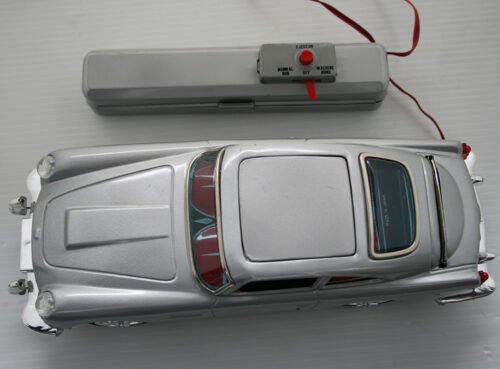 Daiya Japan 60’s Aston Martin in Box Battery Operated R/C 11.5 inches (29 cm) original tin toy car - Image 10