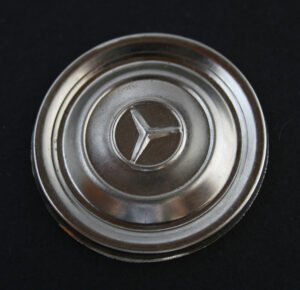 1YanomanTPCMercedesBenz230SLOneTinHubcap