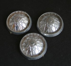 3AoshinGilbertPPCAstonMartin007threeHubcaps