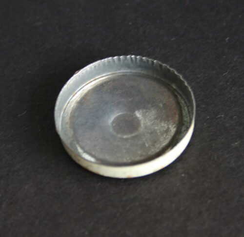 Marusan Japan 50’s Ford 1952, One Tin Hubcap original tin toy parts - Image 3