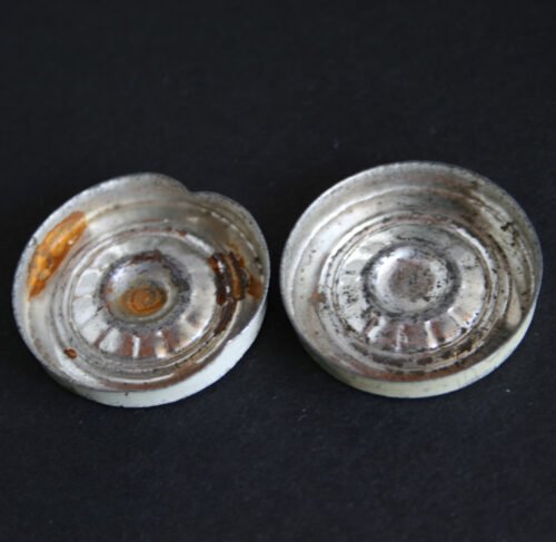 Nomura Japan 60’s Le Sabre 1961, Two Tin Hubcaps, original tin toy parts - Image 3