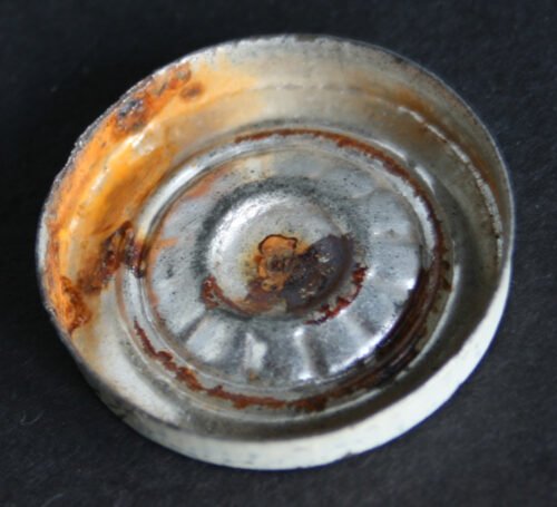 Nomura Japan 60’s Le Sabre 1961, One Tin Hubcap, original tin toy parts - Image 3