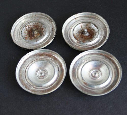 Nomura Japan 60’s Nissan Datsun Cedric, Four Tin Hubcaps, original tin toy parts - Image 3