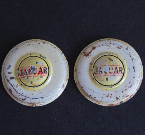 33BandaiTPC2TinHubcapsJaguarXK140