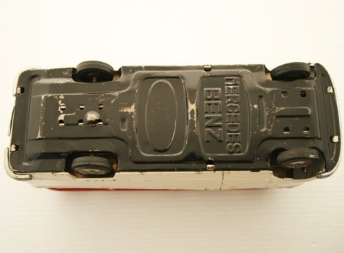 Tonka México, Trujillo, Bandai 60’s Mercedes Benz Micro-Bus Friction 11 inches (28 cm) original tin toy car - Image 9