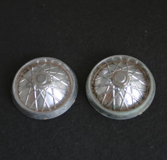 4AoshinGilbertPPCAstonMartin007threeHubcaps