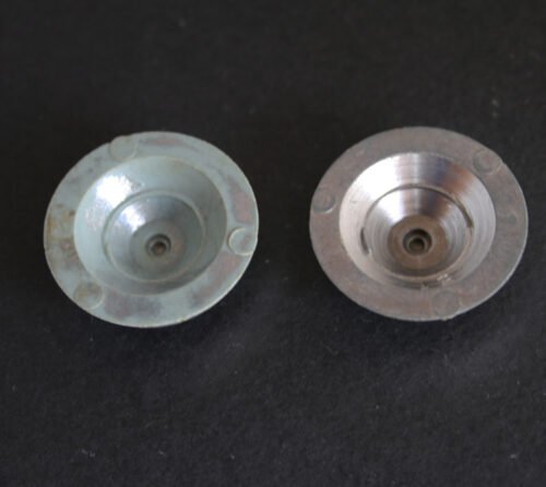 Aoshin Gilbert Japan 60’s Aston Martin 007, Two Plastic Hubcaps original plastic toy parts - Image 3