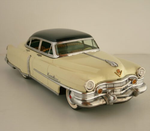 Marusan Kosuge Japan 50’s Cadillac 1951 in Box Battery Operated 12.75 inches (32.5 cm) original tin toy car - Image 3