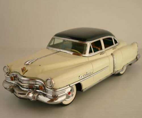 Marusan Kosuge Japan 50’s Cadillac 1951 in Box Battery Operated 12.75 inches (32.5 cm) original tin toy car - Image 4