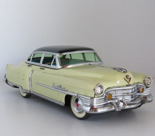 Marusan Kosuge Japan 50’s Cadillac 1951 Battery Operated 12.75 inches (32.5 cm) original tin toy car - Image 3