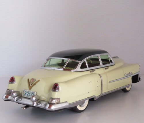 Marusan Kosuge Japan 50’s Cadillac 1951 Battery Operated 12.75 inches (32.5 cm) original tin toy car - Image 5
