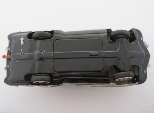 Marusan Kosuge Japan 50’s Cadillac 1951 Battery Operated 12.75 inches (32.5 cm) original tin toy car - Image 9