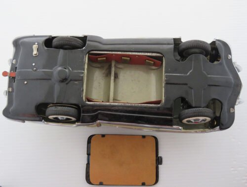 Marusan Kosuge Japan 50’s Cadillac 1951 Battery Operated 12.75 inches (32.5 cm) original tin toy car - Image 10