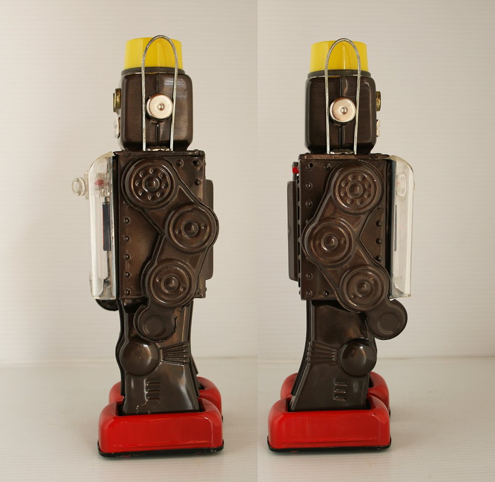 Horikawa Japan 60’s Fighting Robot Battery Operated 11.25 inches (28.5cm) original tin toy space robot - Image 6