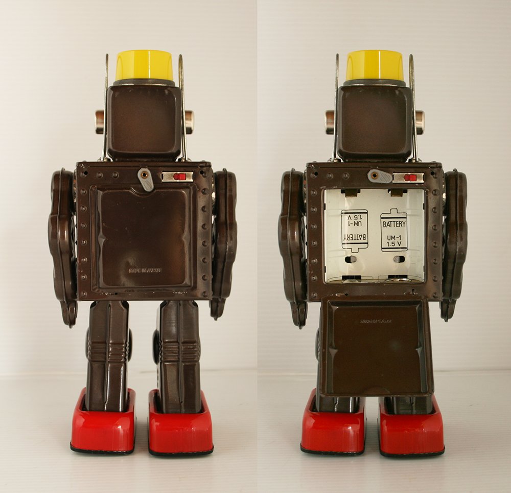Horikawa Japan 60’s Fighting Robot Battery Operated 11.25 inches (28.5cm) original tin toy space robot - Image 10
