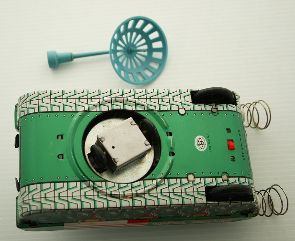 Masudaya MT Japan 60’s Space Tank Battery Operated 8.50 inches (22 cm) original tin space toy - Image 11