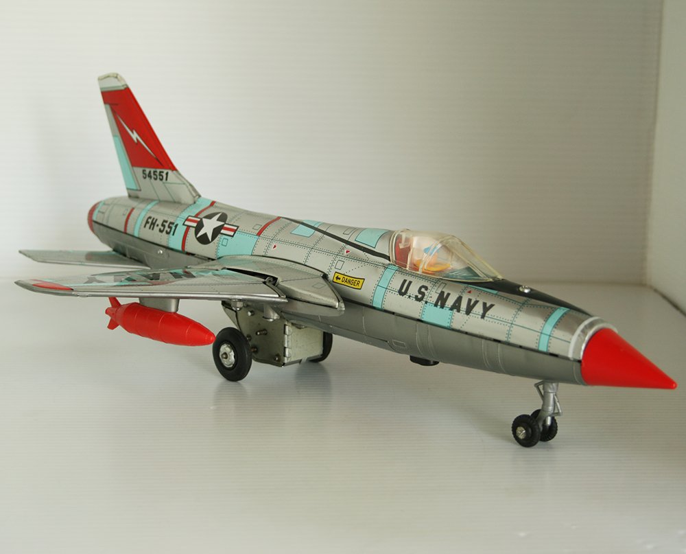 Yonezawa Japan 60’s F-105 Thunderchief Jet Fighter in Box - Image 4